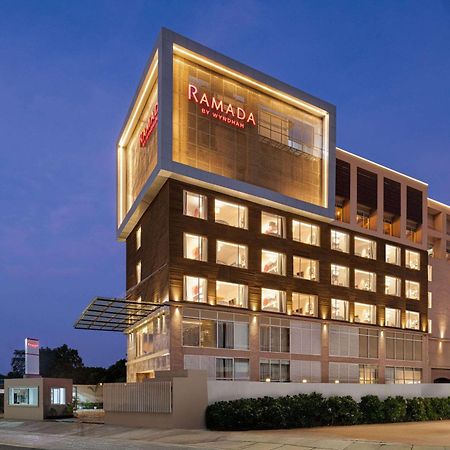 Hotel Ramada By Wyndham Gorakhpur Gorakhnath Mandir Road Exterior foto