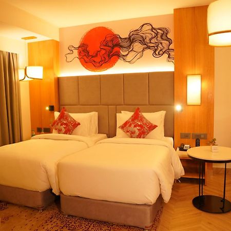 Hotel Ramada By Wyndham Gorakhpur Gorakhnath Mandir Road Exterior foto
