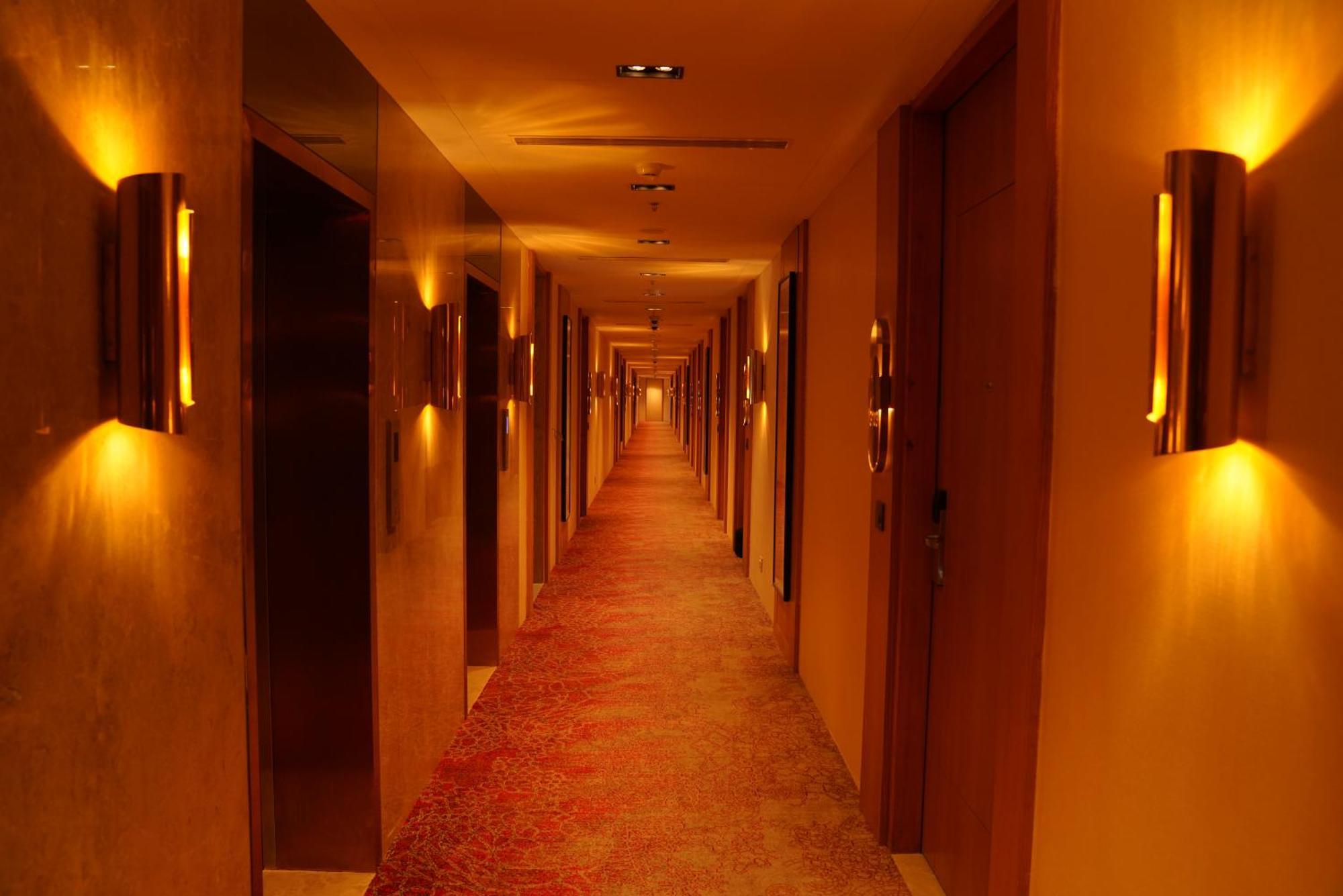 Hotel Ramada By Wyndham Gorakhpur Gorakhnath Mandir Road Exterior foto
